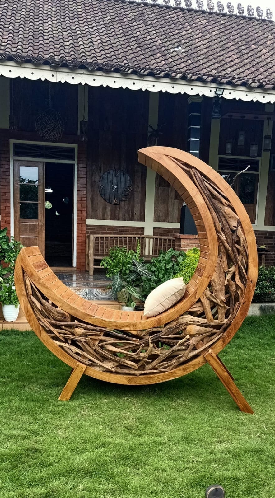 Aero Lunar Bench